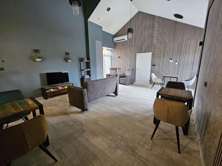 Bed and Breakfast Voormalig Politiebureau Gebruik Welnesstuin Tegen Betaling Ouddorp Exterior foto